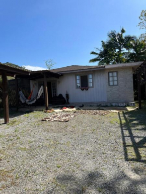 Sítio bem localizado com piscina e sinuca